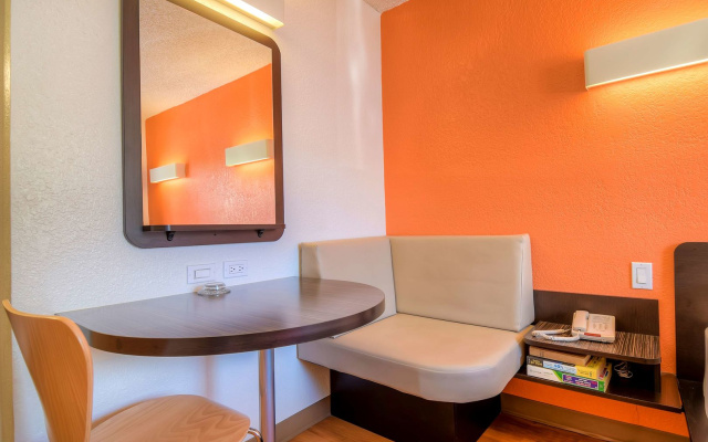 Motel 6 Las Vegas, NV – I-15 Stadium