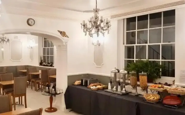 Enrico Hotel