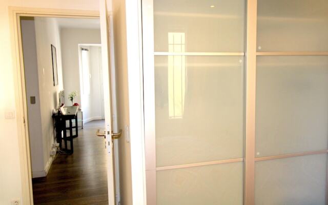 1 Chambre Latour Maubourg