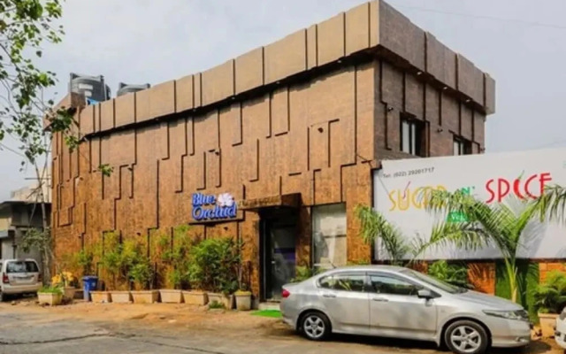 OYO 424 Hotel Apple Suites