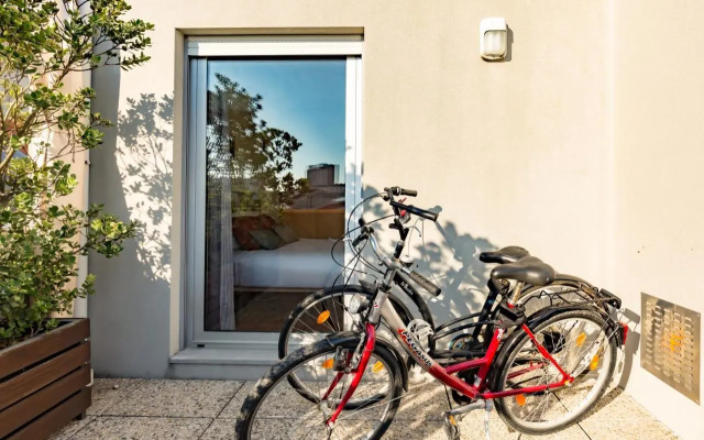 Music Relaxing Apt with bikes, terrace & parking