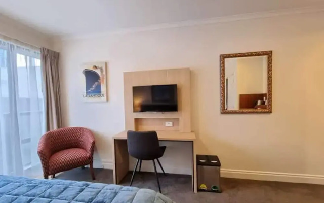 Chic CBD Studio-Aircon-Wifi -Heated Pool