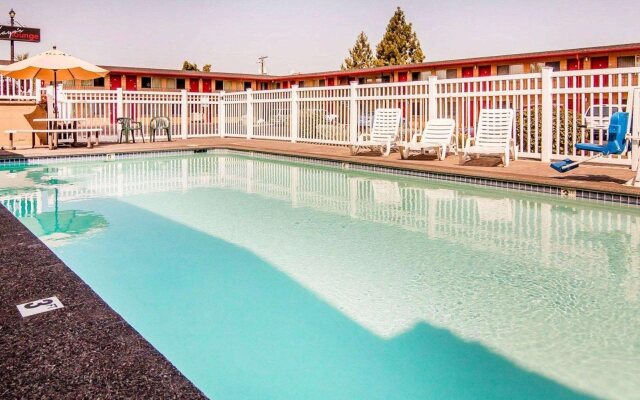 Bend Inn & Suites