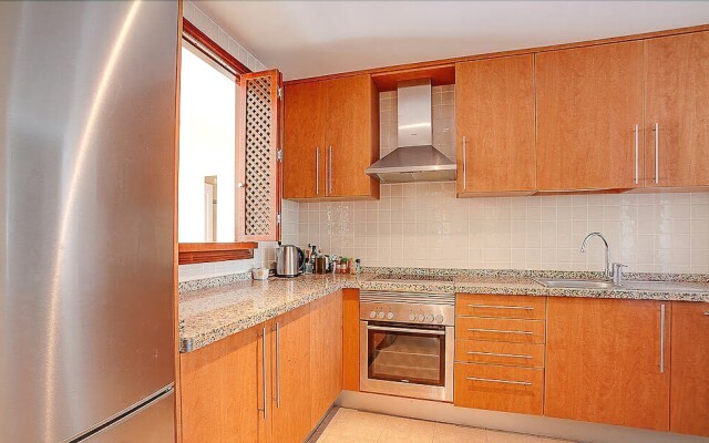 2 Bedrooms Apartment with Garden View