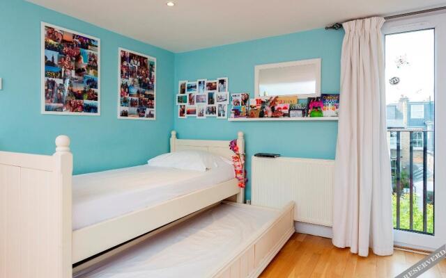 Veeve  4 Bed House On Santos Road Putney