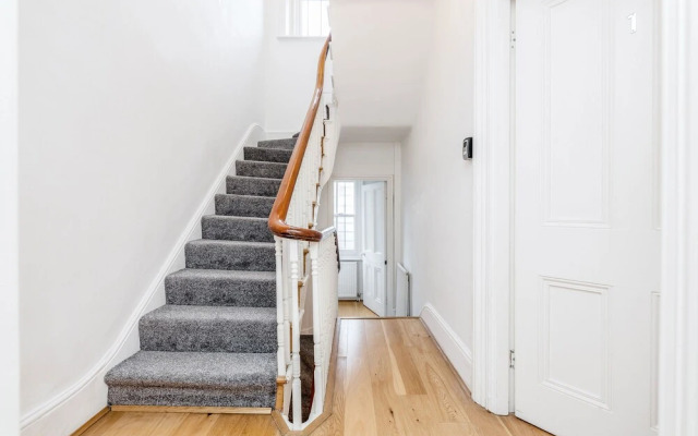 Deluxe 4 BR Oxford Circus Apartment with Terrace