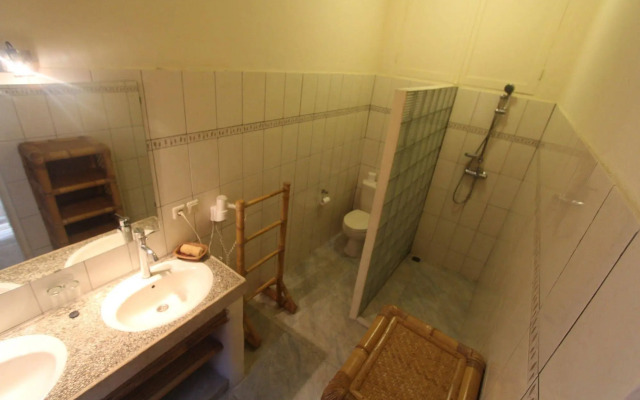 Chonos Hotel Lovina