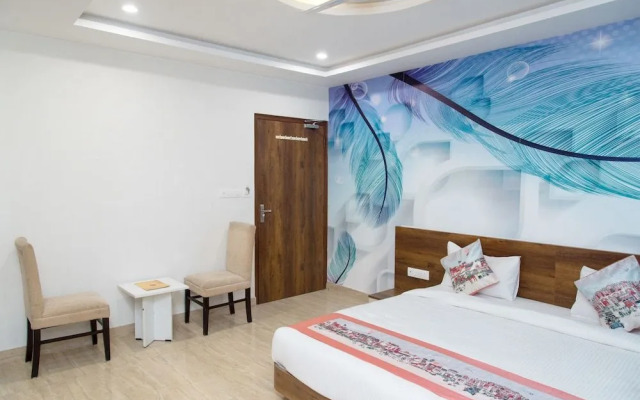 OYO 10893 Hotel Divine Inn