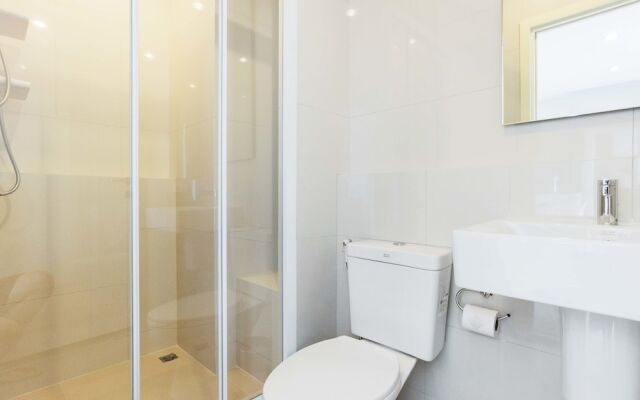 Favstay - The Base Uptown Phuket