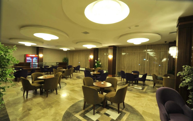 Grand Cenas Hotel