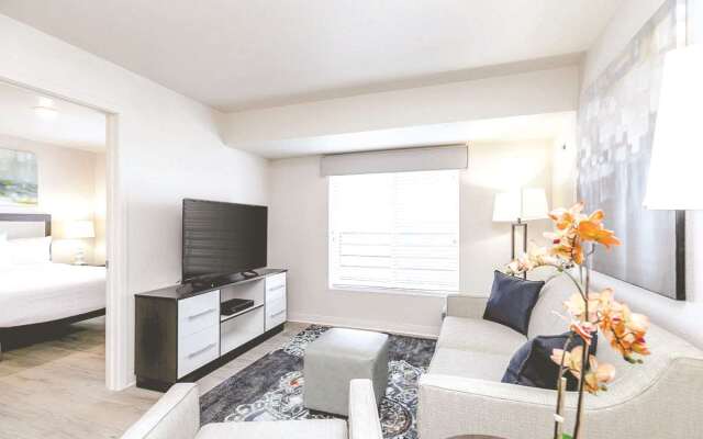 Soka Suites Dallas - Las Colinas
