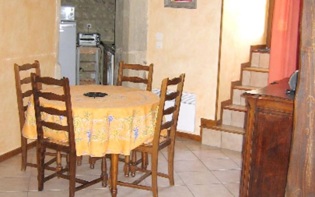 House With 2 Bedrooms in Anneyron, With Enclosed Garden and Wifi