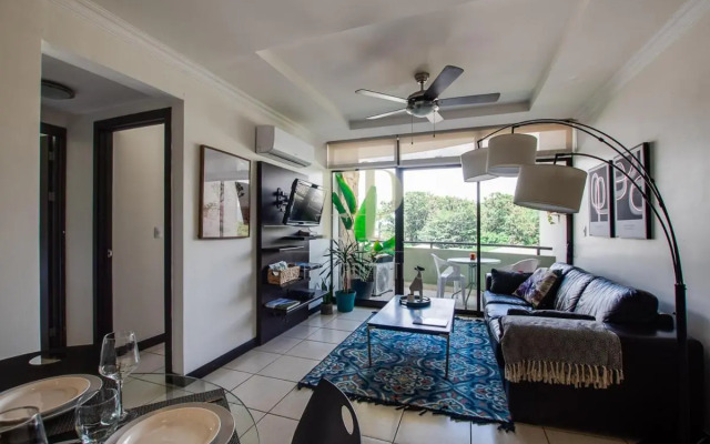 Modern 2 bed APT complex Pool,Tennis,Gym,FreeWiFi