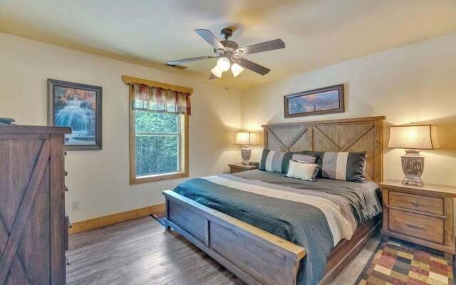 Splash Mountain Lodge