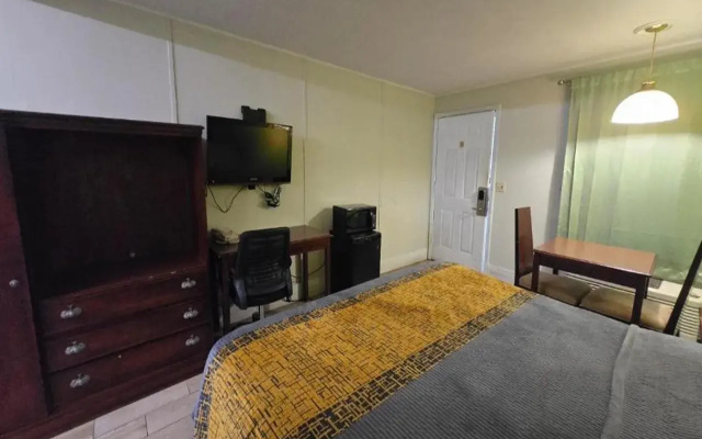 OYO Hickory House Inn