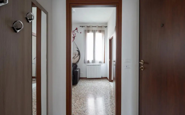 Venice Grand Canal Style Apt 3 by Wonderful Italy