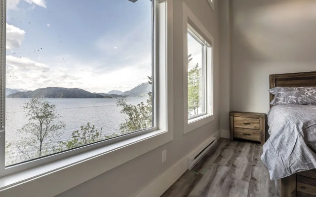 The Lodge on Harrison Lake