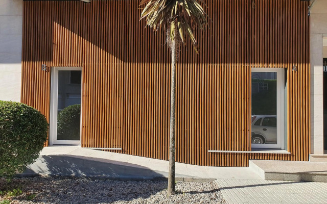 REDONDELA APARTMENTS - Bedroom, Bathroom & Kitchen