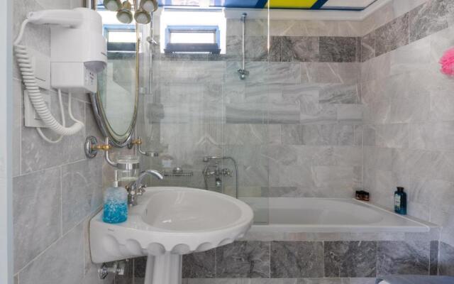 Plori - Molos Apartments