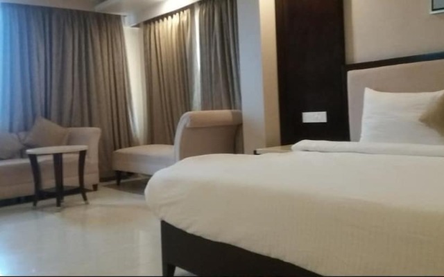 Hotel East West