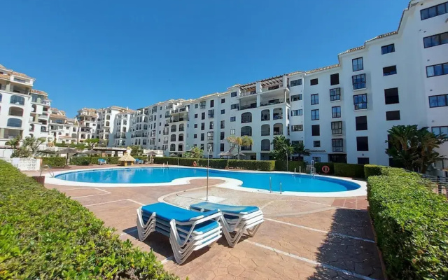 2 Bed Flat-sleeps 4-pets-parking-marina Duquesa