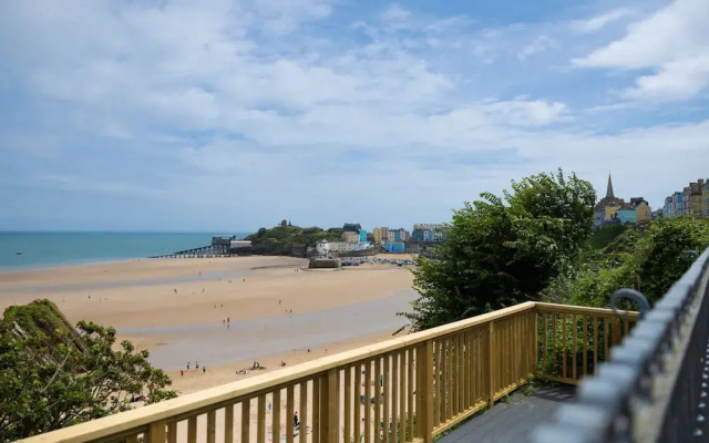 3 Croft House - Beach Front Sea Views Parking