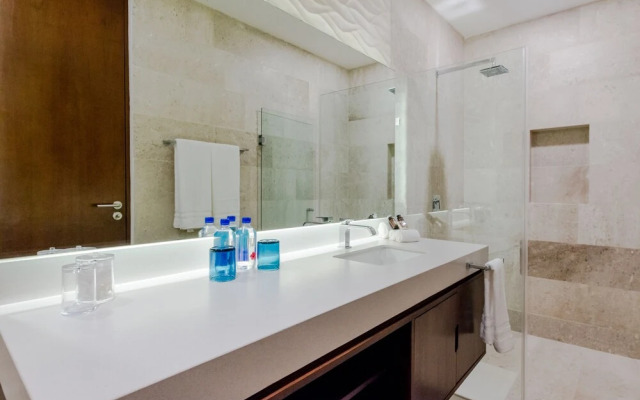 Location - 2 bdr - Rooftop Pool w Sea View - C306