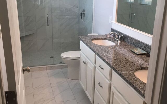 Best Day Ever 4 Bedroom Home by RedAwning