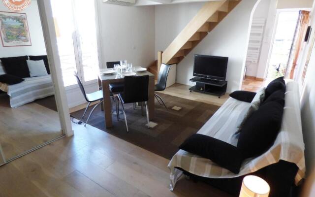 ALC - A523 - 4 min PALAIS AND BEACHES