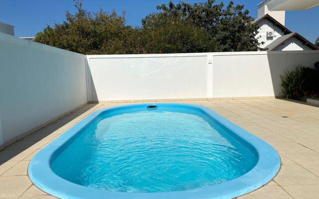 Casa Térrea 3 suítes Piscina Jurere Internacional