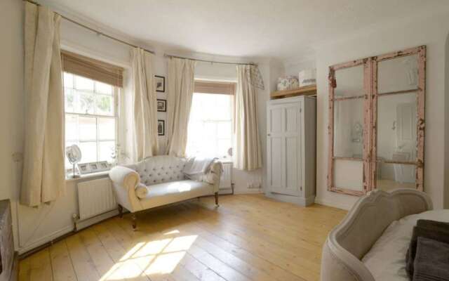 2 Bedroom Apartment Next to the Sea
