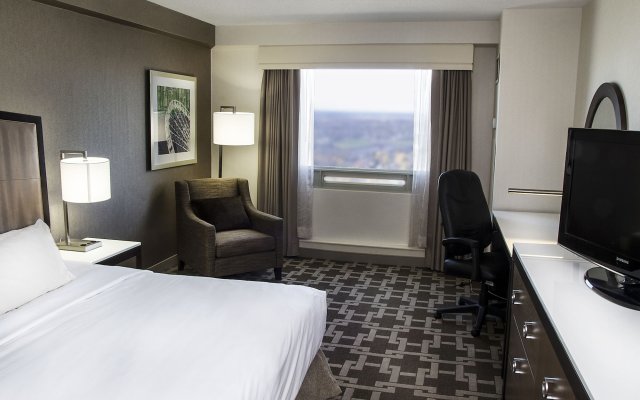 Hilton Niagara Falls/Fallsview Hotel & Suites