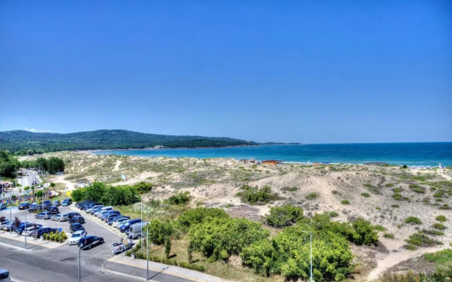802, spacy apm with sea view.