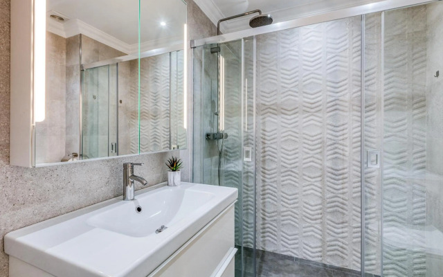 Marvellous Apartment with Great Terrace (PA 1-6)