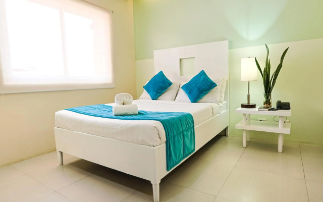 Holiday Suites Business District (Empire Suites Hotel)