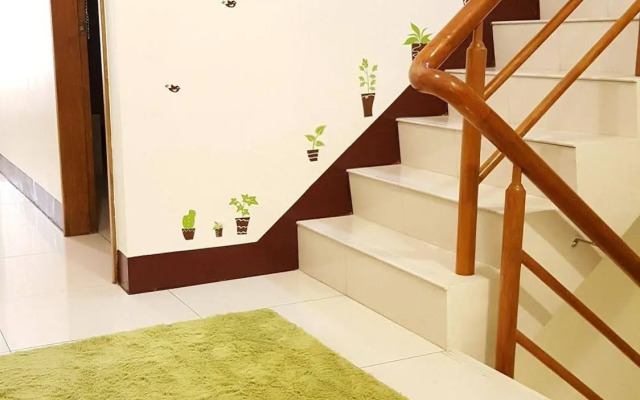 Small Wide Home