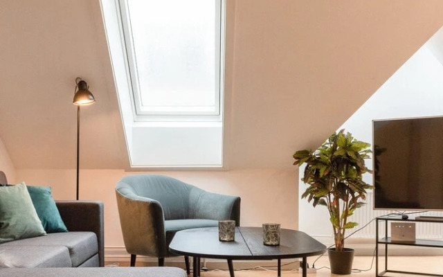 Sanders Boulevard - Cute 2-bdr Apt By the Canal
