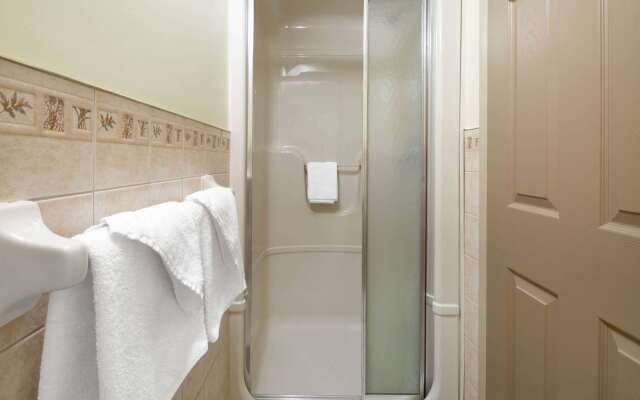 Super 8 by Wyndham Niagara Falls by the Falls