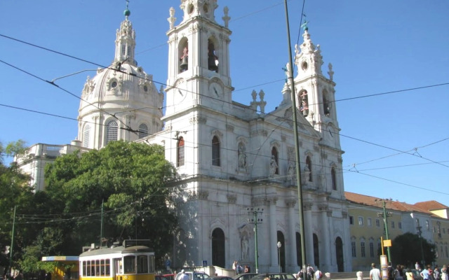 Renovated Charming Apartment, By TimeCooler