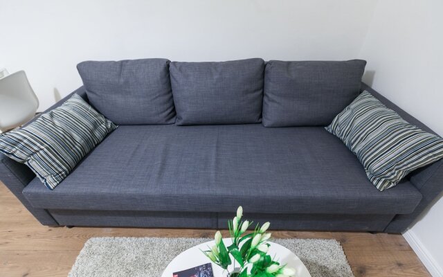 Classic Ernesto near Opera