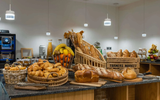 Brit Hotel Paris Orly