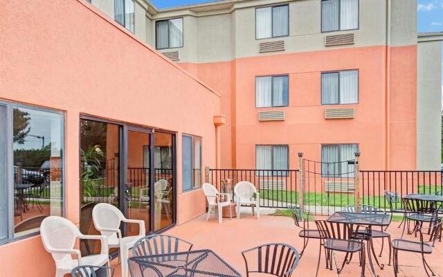 Days Inn Olathe Medical Center