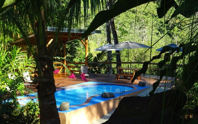 Manoas Luxury Camping and Villa Rentals