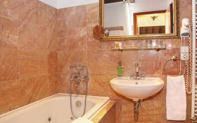 King Charles Boutique Hotel Residence
