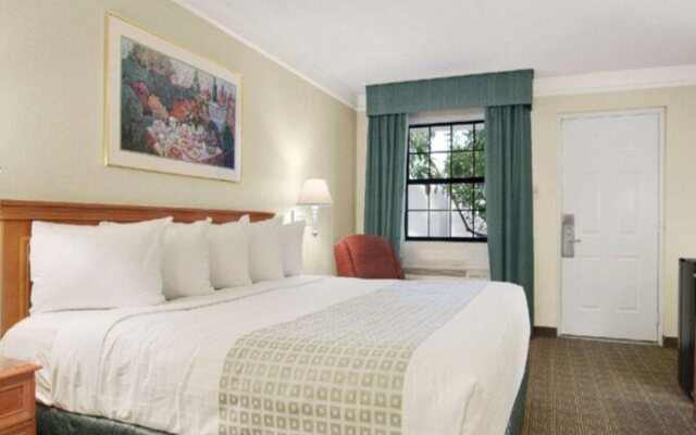 Baymont Inn & Suites Longview