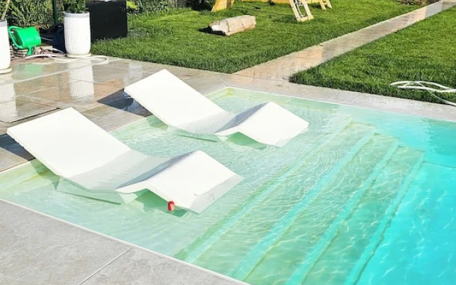 Luxus Neubau 170m2 Loft mit Pool Garten