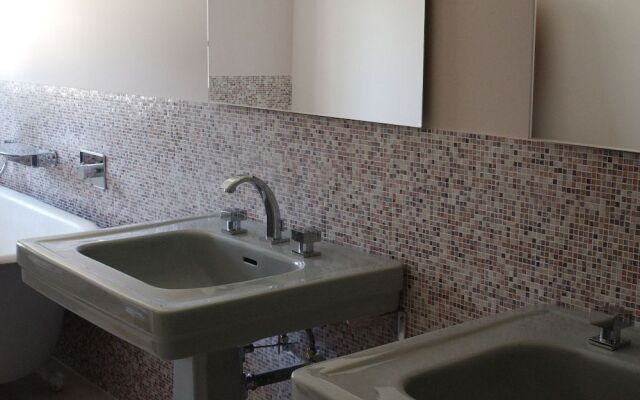 Clos Mirabel Manor B&B