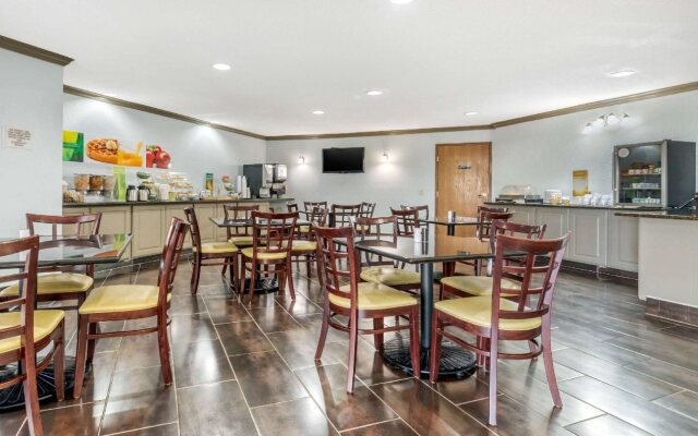 Quality Suites Kansas City International Airport