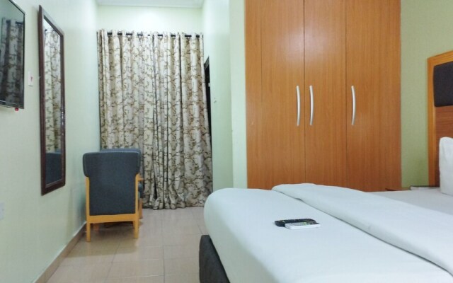 Breakfort Hotel and Suites