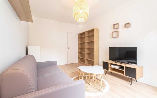 Luminous and Design Appt Close to Paris